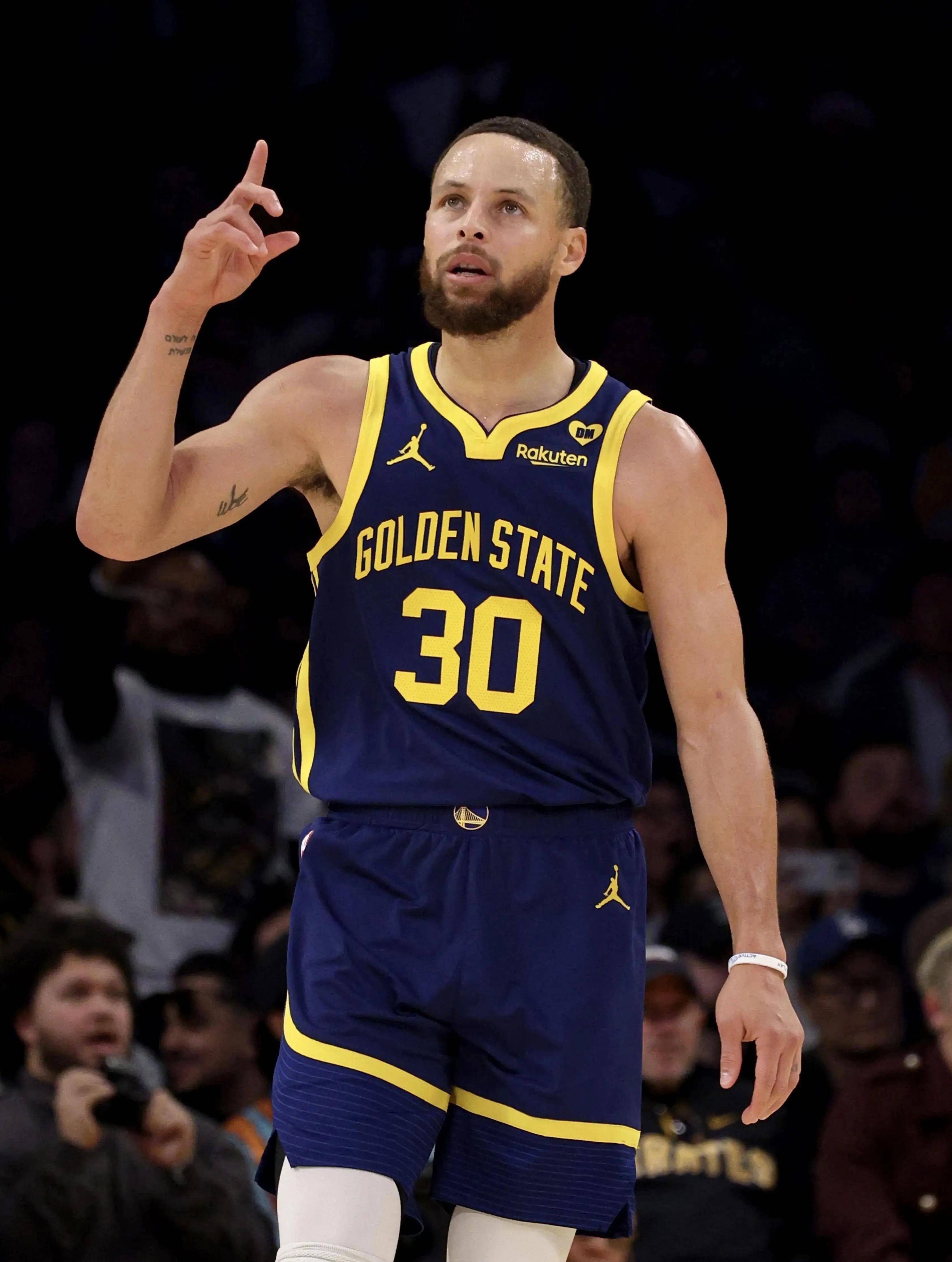 来自世界各 来自世界各