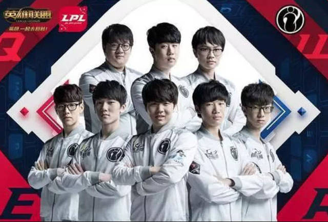 山的年轻泳 山的年轻泳